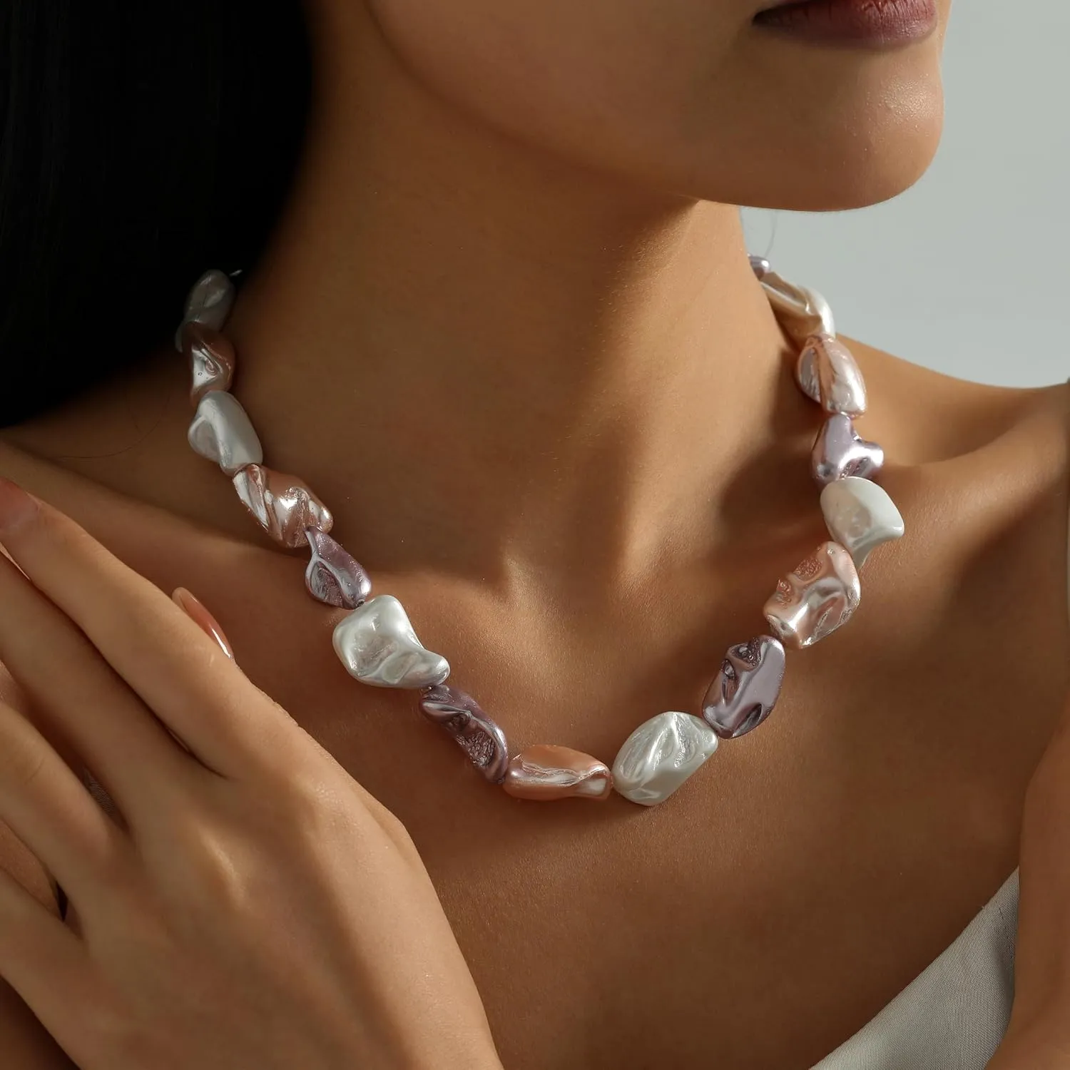 Baroque Pearl Choker Necklace for Women Irregular Large Chunky Pearl Necklaces Pearl Beaded Statement Necklace for Women Fashion Jewelry