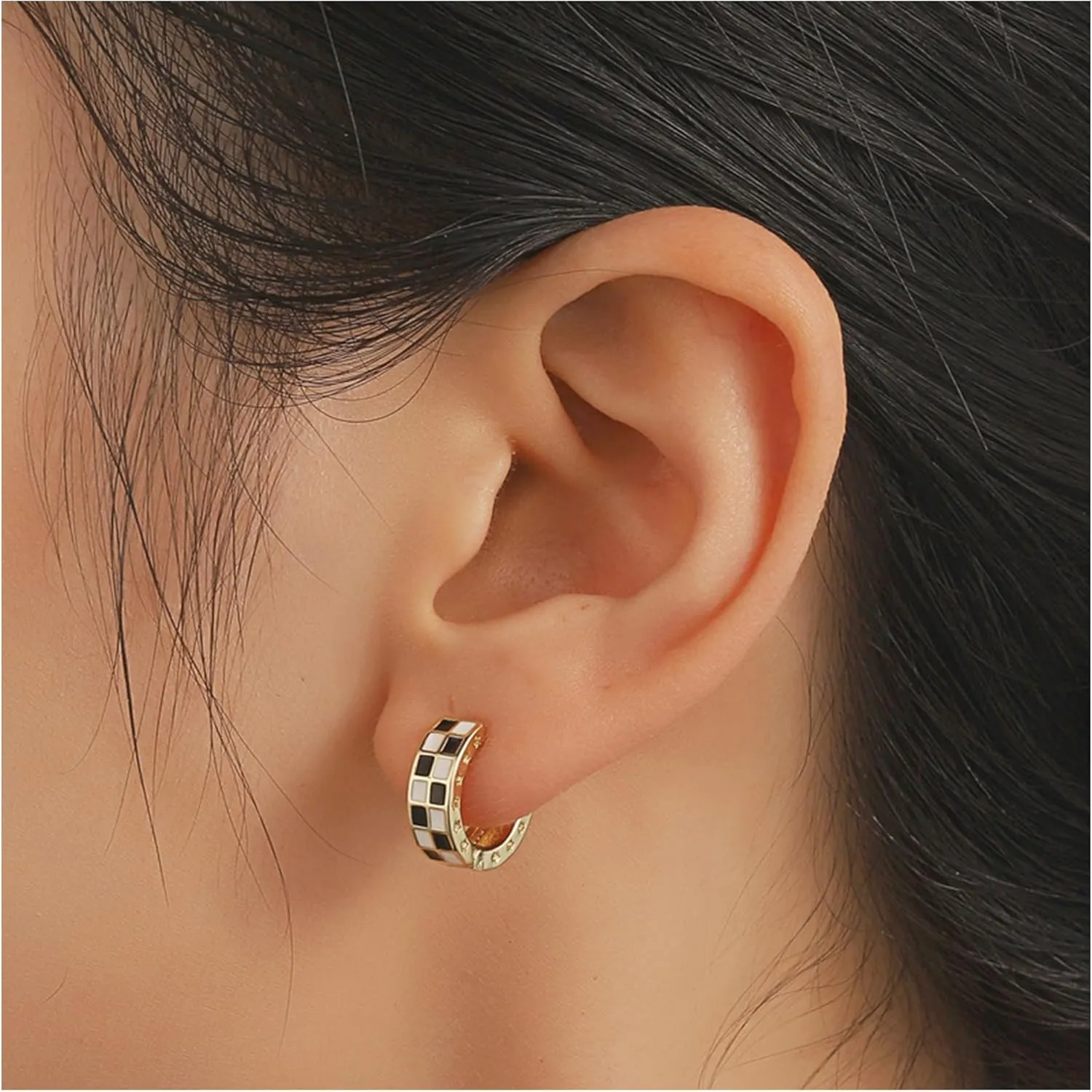 Black White Checker Small Hoop Earrings for Women Dainty Gold Silver Round Circle Huggie Hoop Cartilage Earrings Jewelry