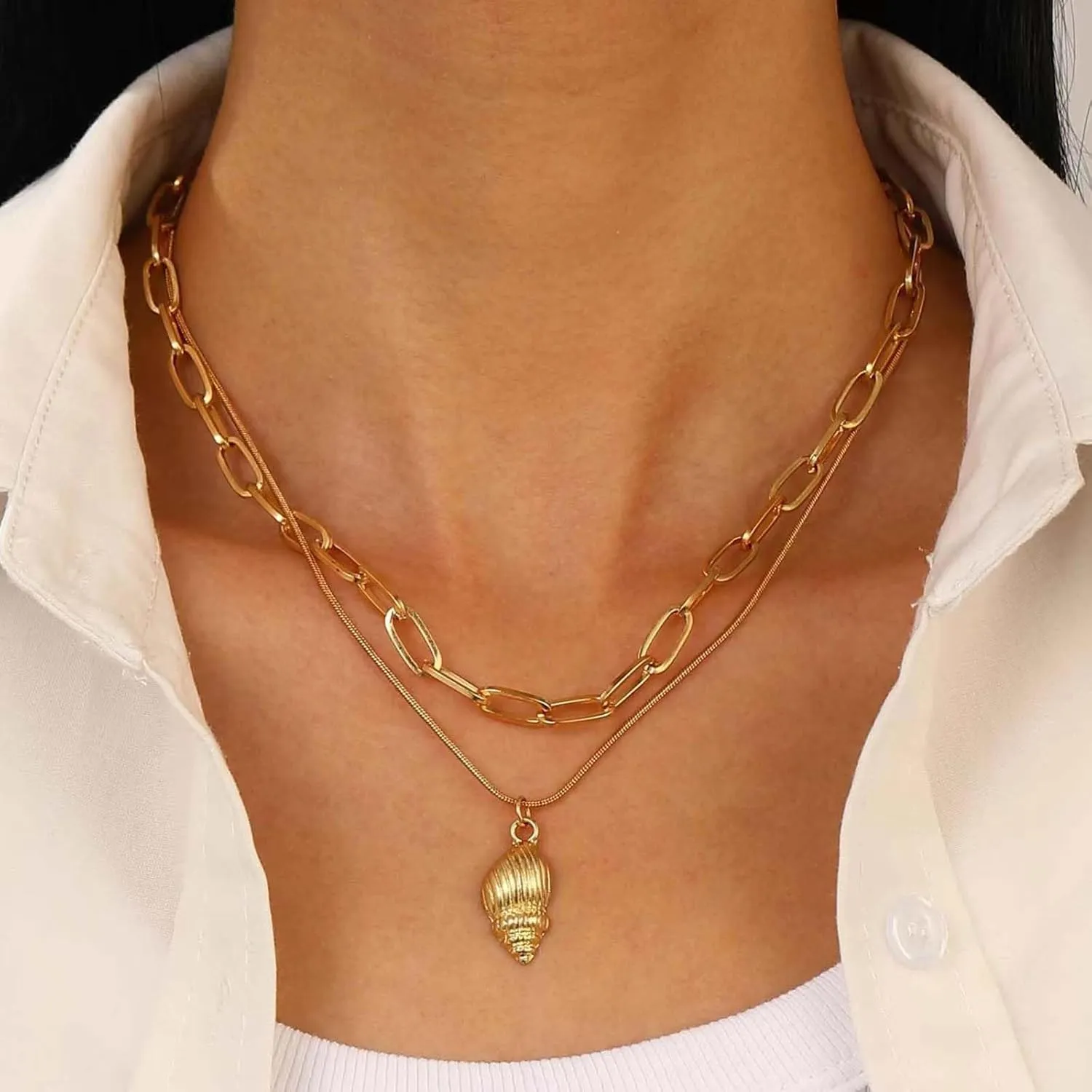 Bohemian Shell Layered Necklace Gold Shell Pendant Necklace Vintage Seashell Layered Choker Necklaces Paperclip Chain Choker Necklaces Jewelry for Women(shells)