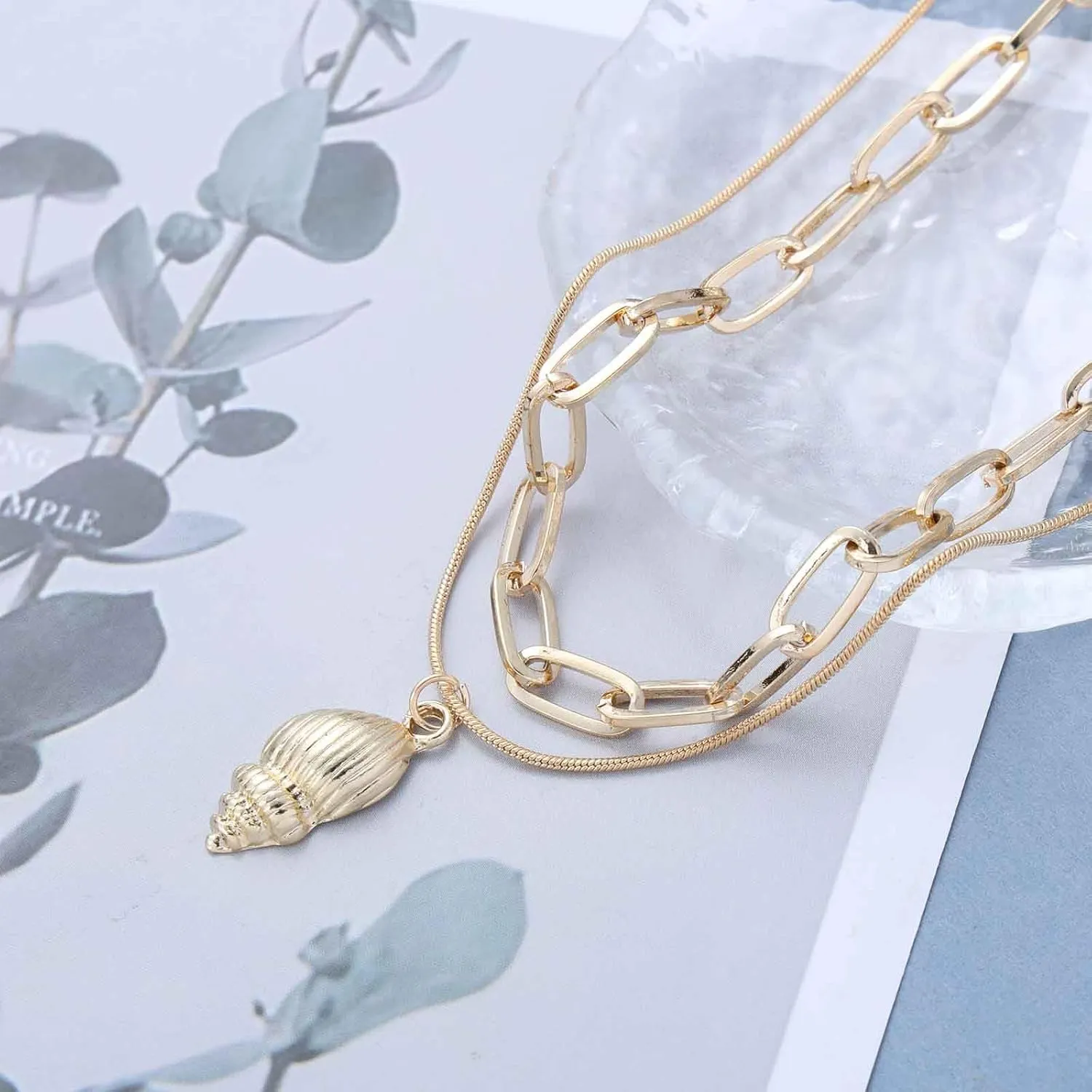 Bohemian Shell Layered Necklace Gold Shell Pendant Necklace Vintage Seashell Layered Choker Necklaces Paperclip Chain Choker Necklaces Jewelry for Women(shells)