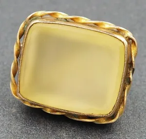 Chalcedon 9ct Yellow Gold Brooch
