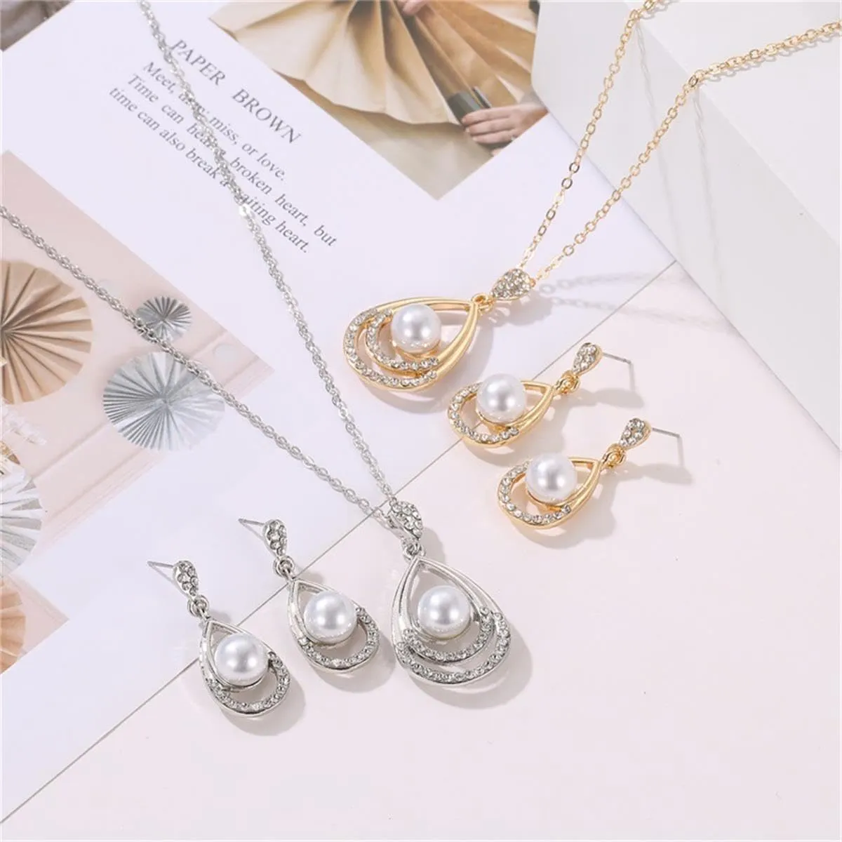 Classic Faux Pearl Necklace Earrings Jewelry Set Round White Pearl Costume Jewelry Simulated Pearl Necklaces Set