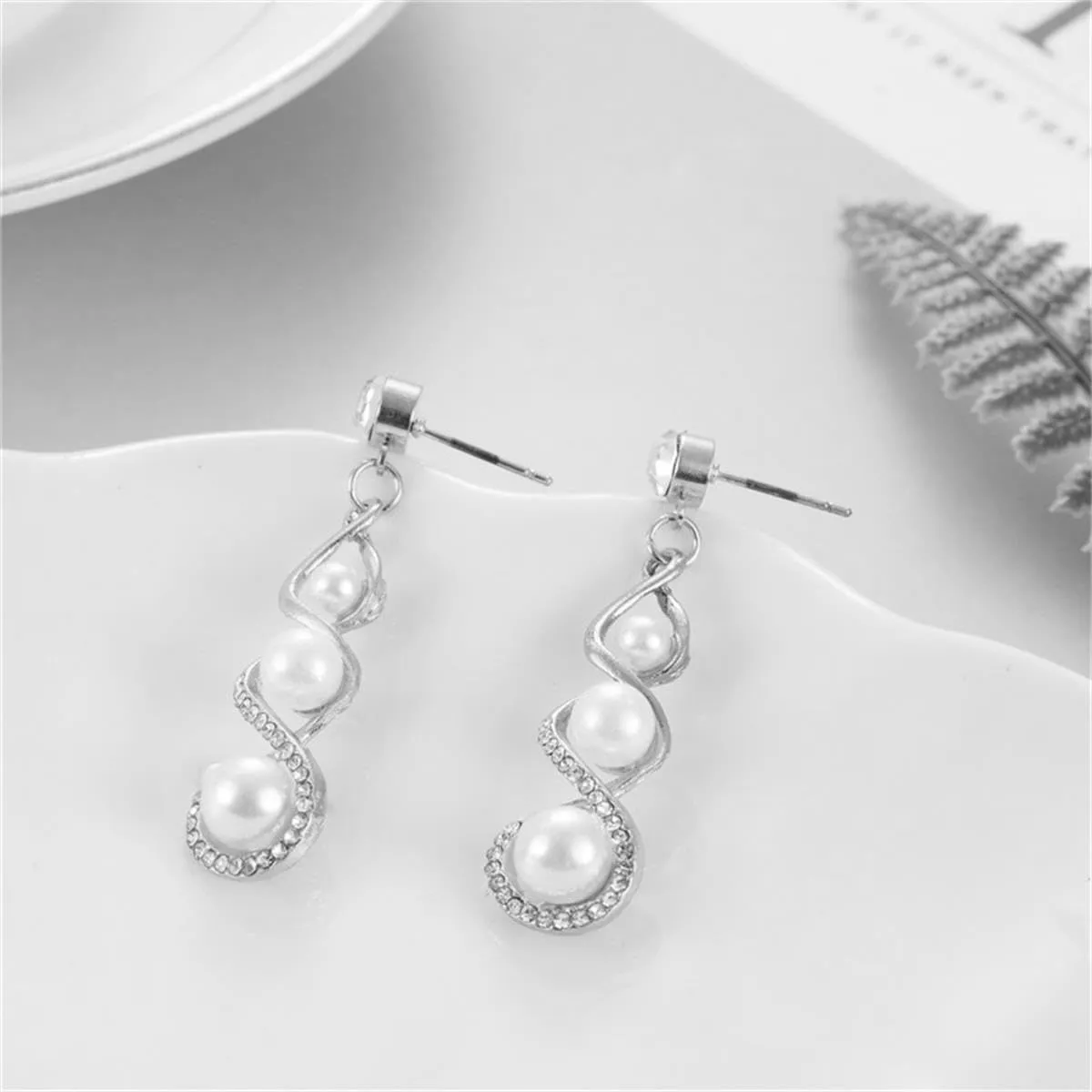 Classic Faux Pearl Necklace Earrings Jewelry Set Round White Pearl Costume Jewelry Simulated Pearl Necklaces Set