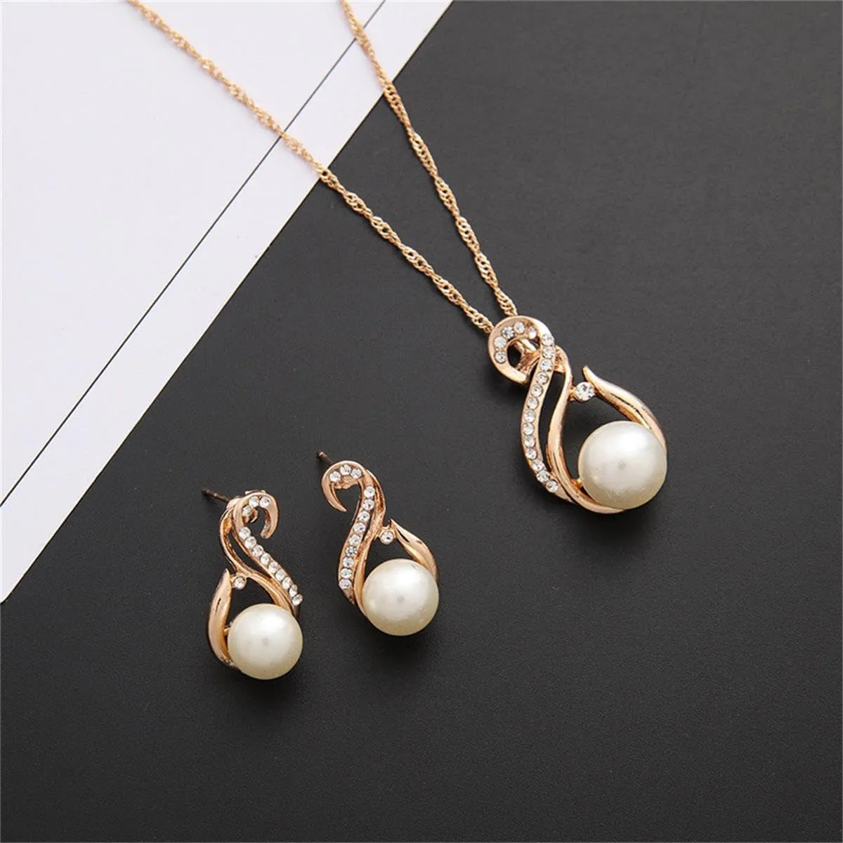 Classic Faux Pearl Necklace Earrings Jewelry Set Round White Pearl Costume Jewelry Simulated Pearl Necklaces Set