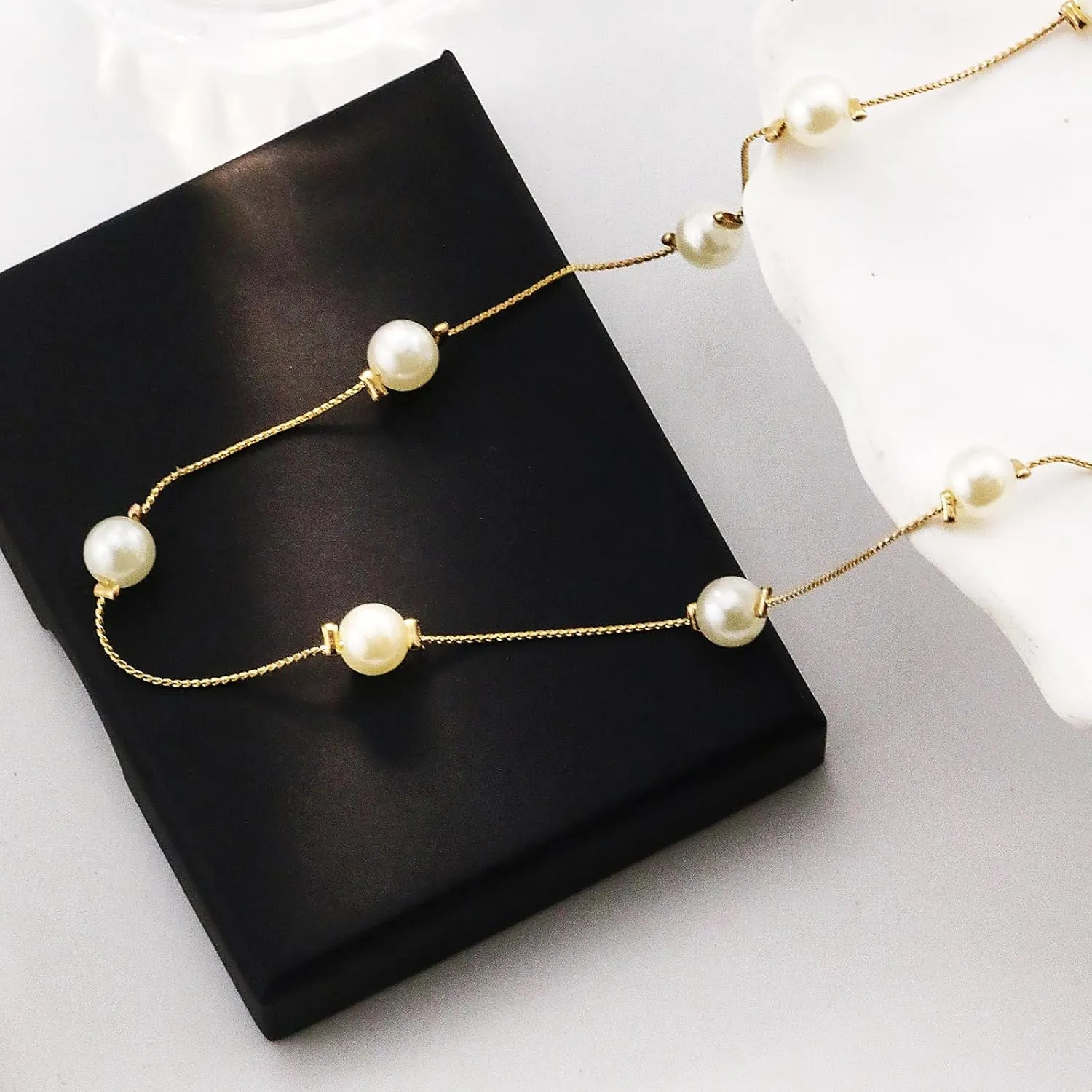 Gold Pearl Necklaces for Women 18K Gold Plated Pearl Necklaces Minimalist Fresh Water Pearl Necklace Dainty White Pearl Choker Pendant Accessories Jewelry