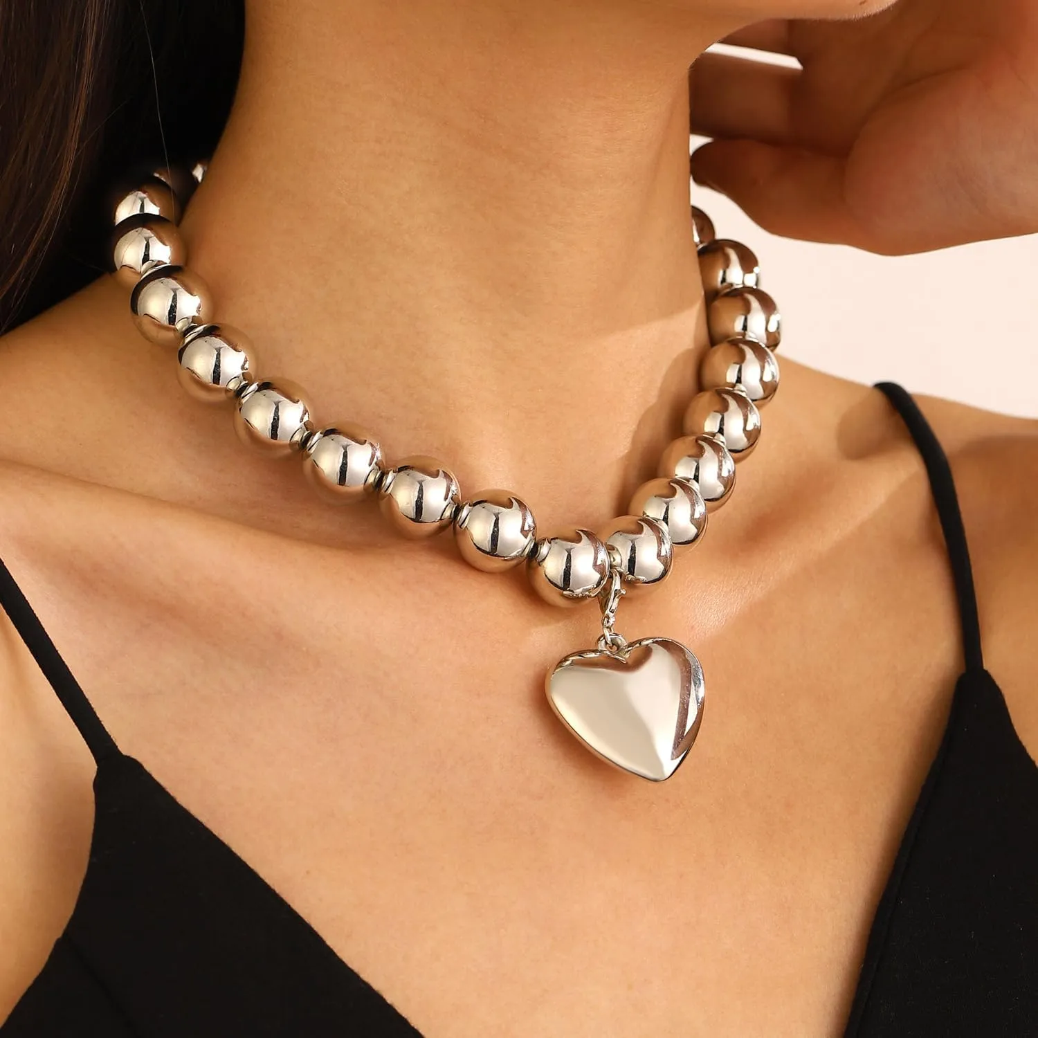 Heart Pearl Choker Necklaces for Women Gold Chunky Heart Choker Necklaces Punk Multi-Layer Heart Bead Necklace for Women present