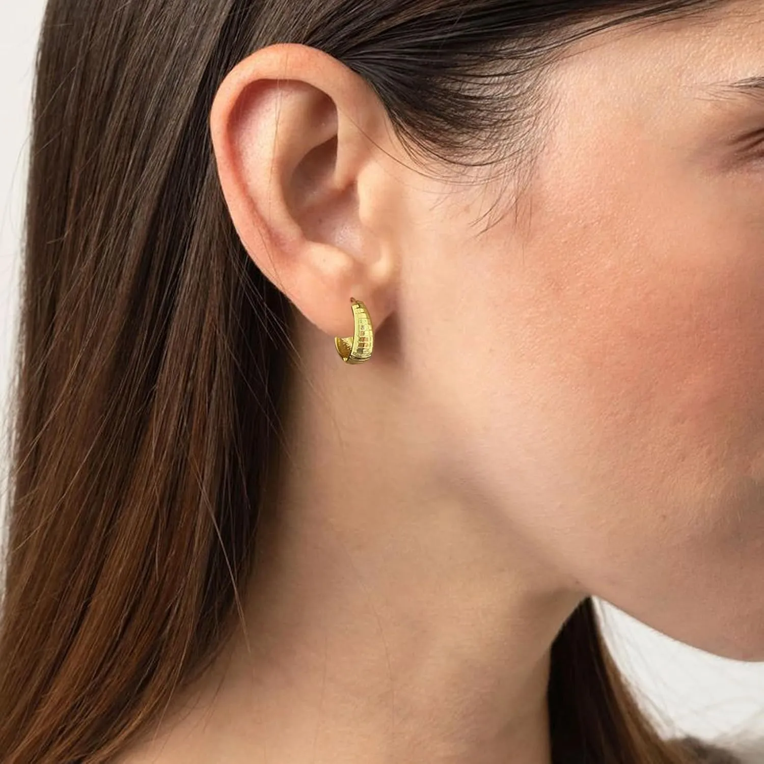 PABBEU Gold Hoops Earrings for Women Huggie Hoop Earrings 14K Gold Oval Hoop Earrings for Women Hypoallergenic Thick Gold Hoop Earrings for Women Gift