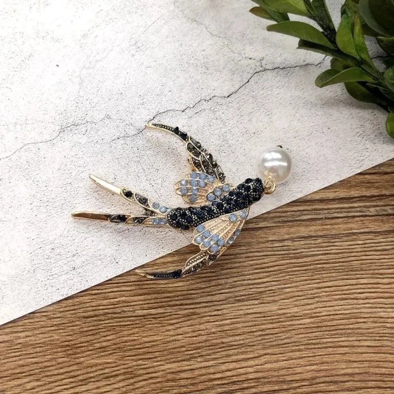 Pastoral Pin Animal Alloy Rhinestone Unisex Brooches 1 Piece