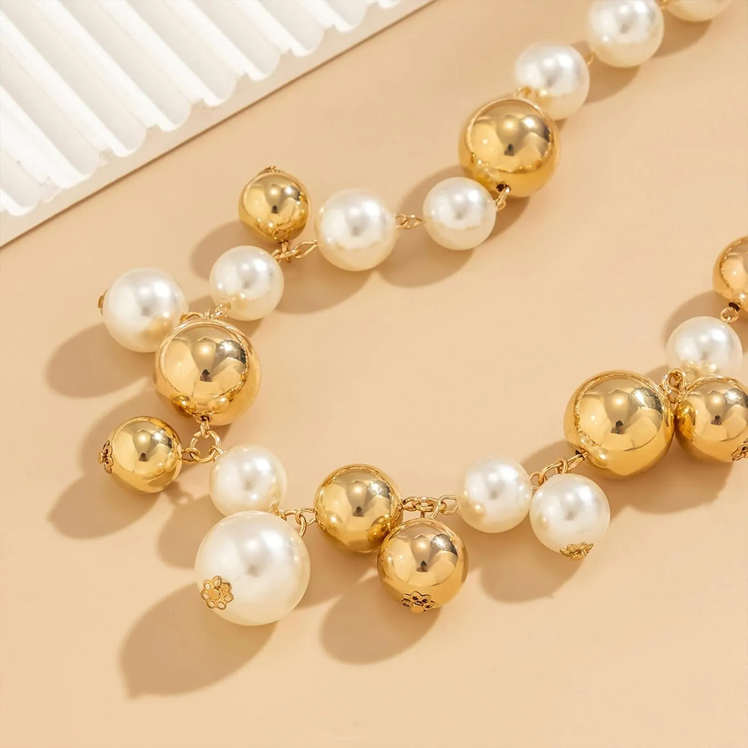 Pearl Choker Necklaces for Women Fake Pearl Necklace Big Chunky Pearl Necklace Gold Statement Necklace Party Bride Wedding Trendy Jewelry Gifts