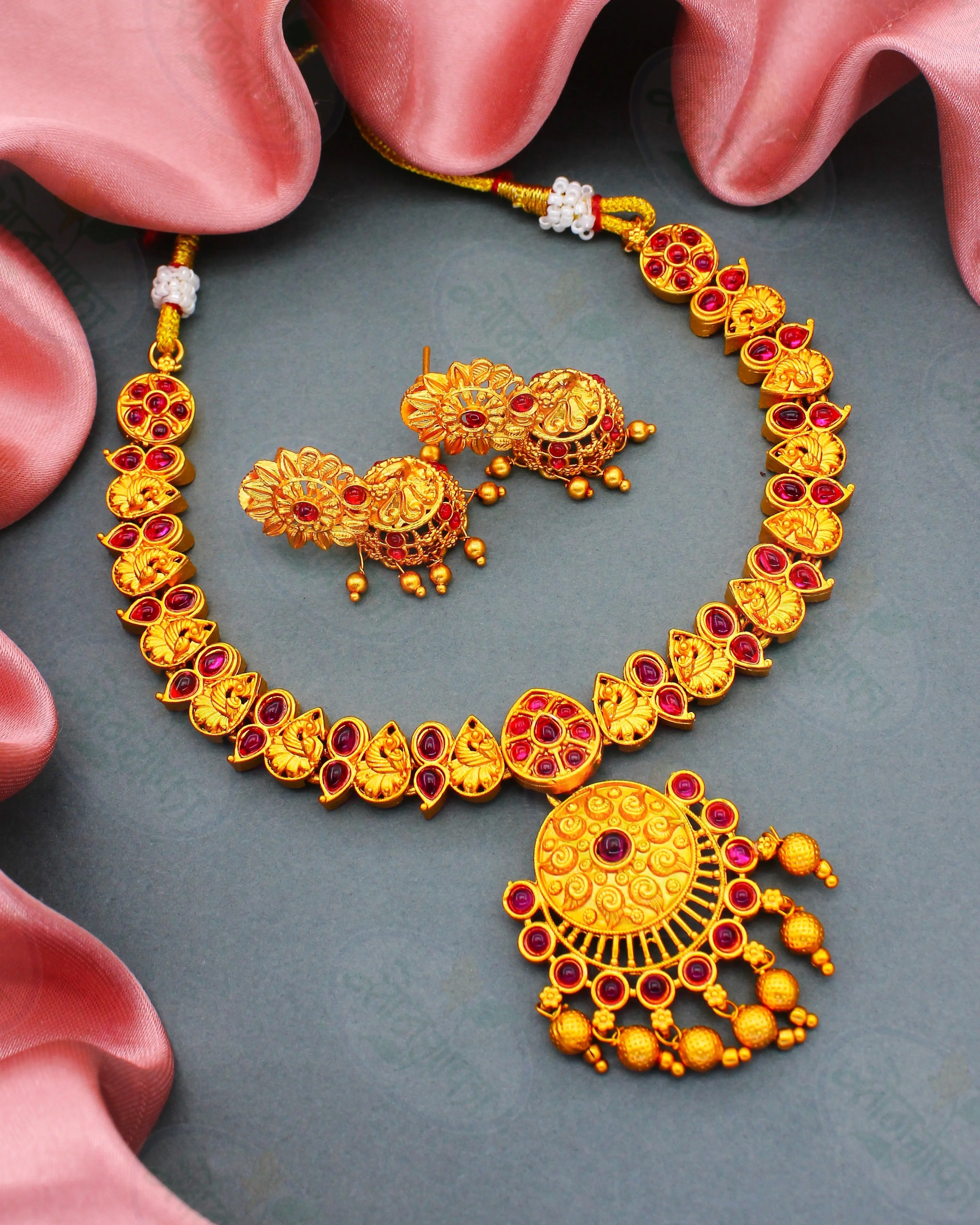 ROYAL ETHNIC MATTE NECKLACE