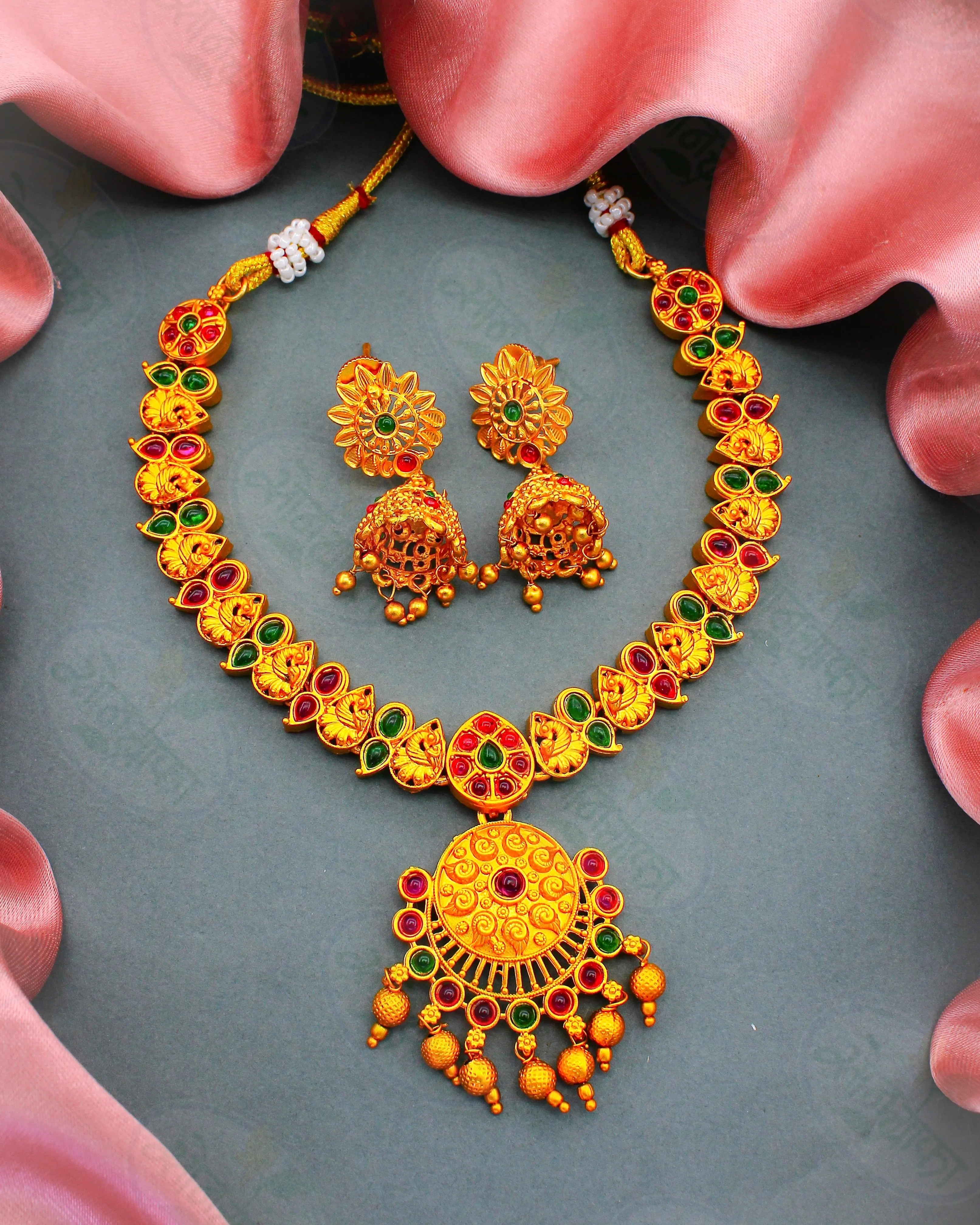 ROYAL ETHNIC MATTE NECKLACE