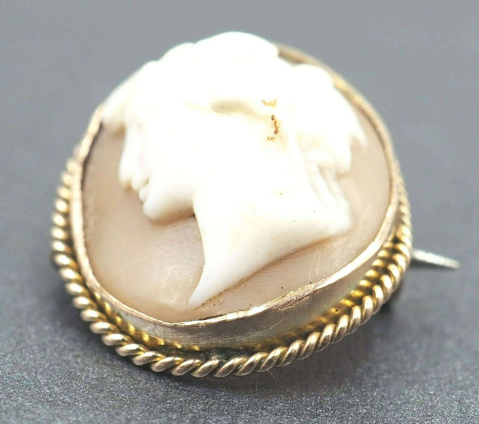Vintage 9ct Yellow Gold Shell Cameo Brooch