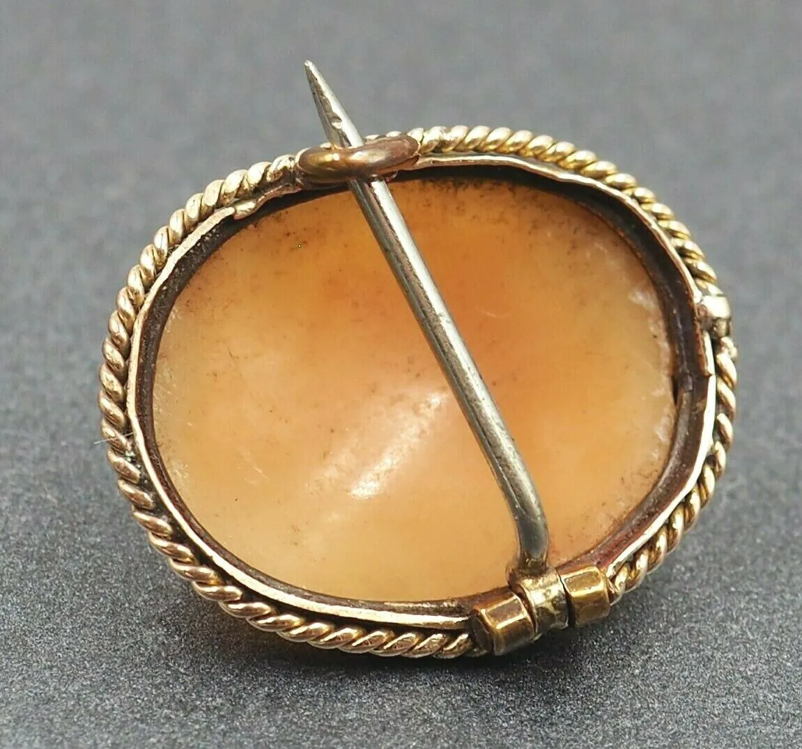 Vintage 9ct Yellow Gold Shell Cameo Brooch