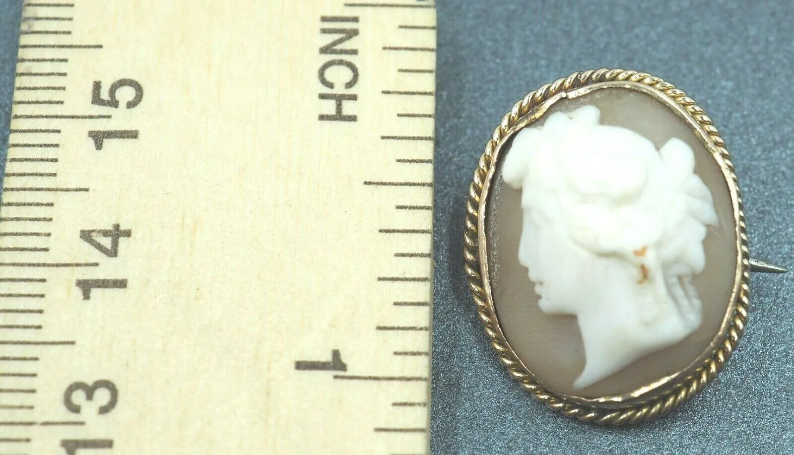 Vintage 9ct Yellow Gold Shell Cameo Brooch