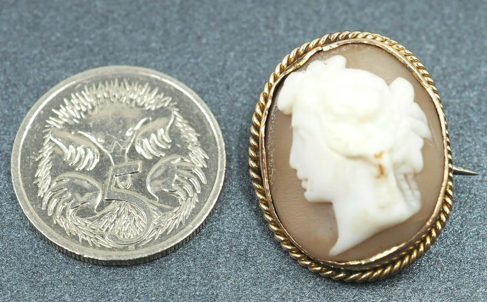 Vintage 9ct Yellow Gold Shell Cameo Brooch