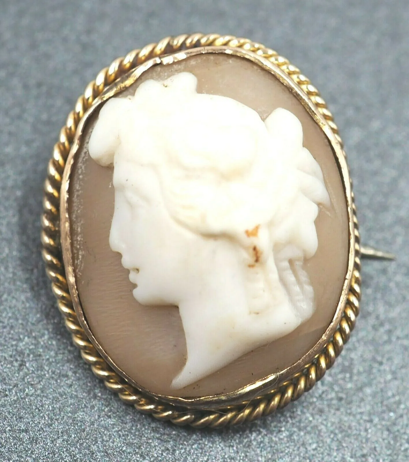 Vintage 9ct Yellow Gold Shell Cameo Brooch