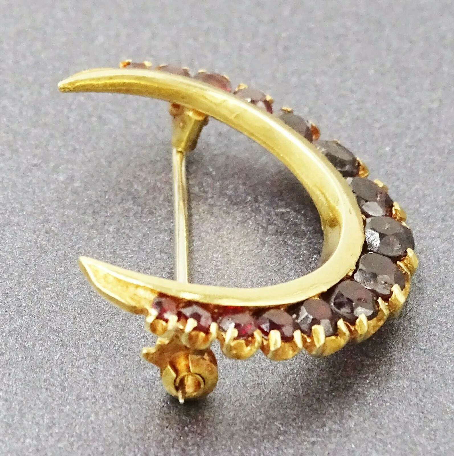 Vintage Garnet 18ct Yellow Gold Crescent Brooch