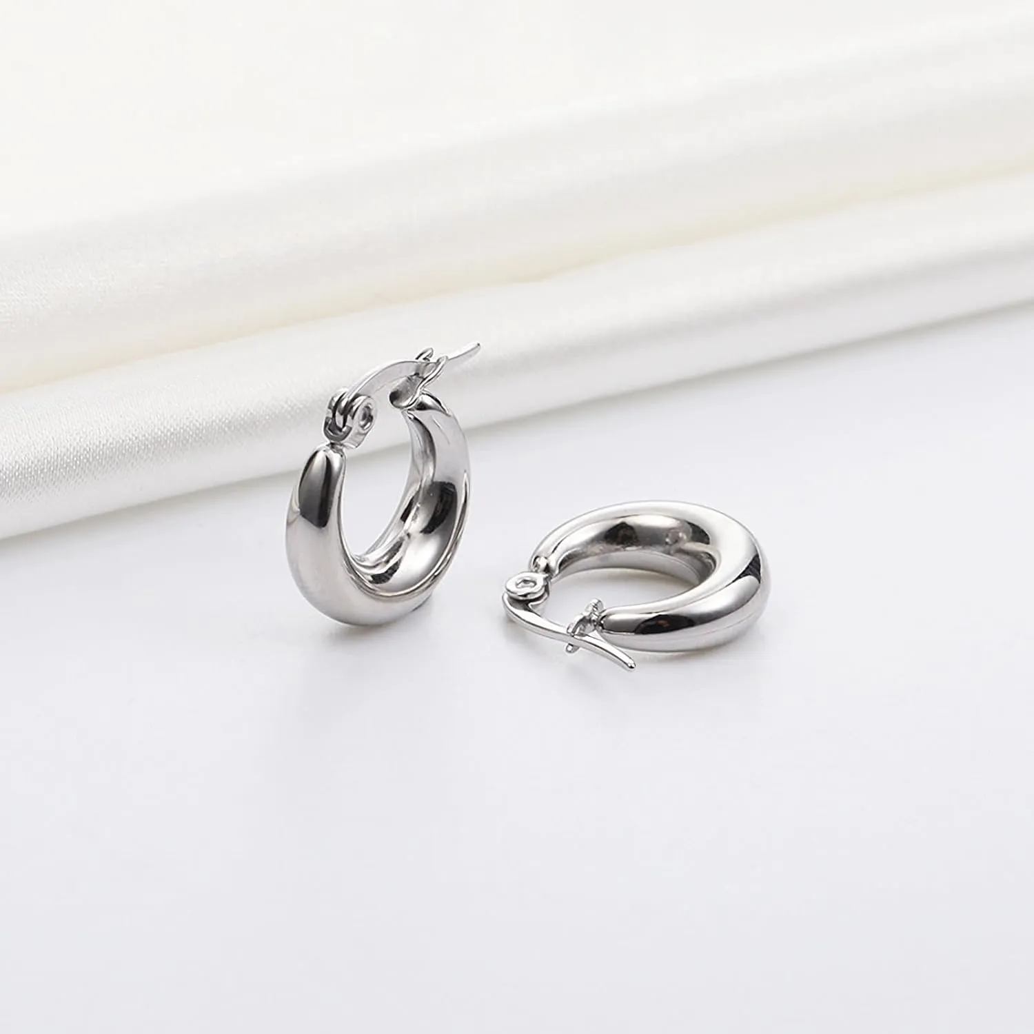 WOWORAMA Big Chunky Hoop Earrings for Women Silver Gold Stainless Steel Hoop Earrings Oval Thick Hollow Tube Hoop Earrings 20/30/40MM Hoops
