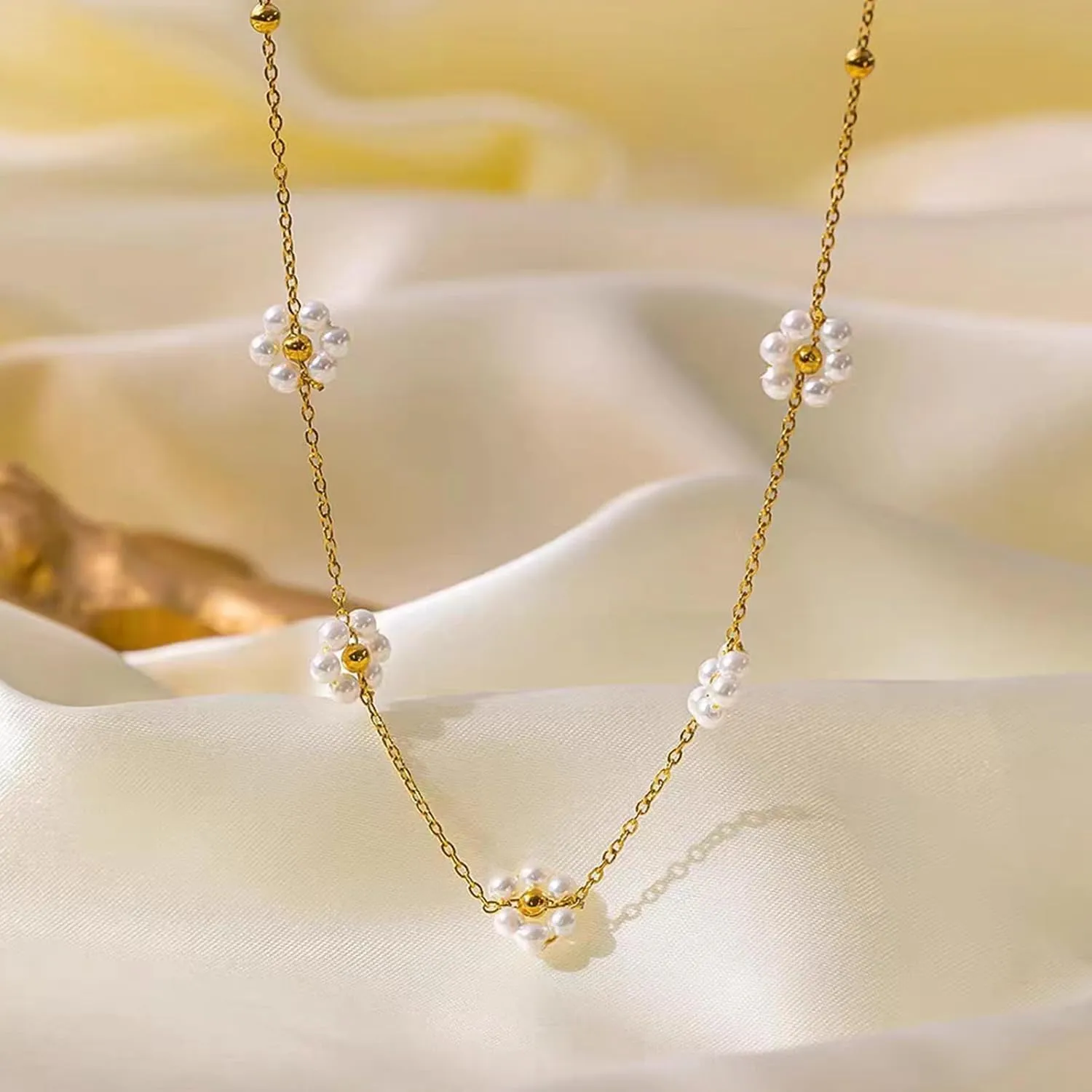 Zeffy Pearl Necklace 4MM/6MM/8MM Dainty Round Imitation Pearl Choker Necklace Wedding Pearl Necklace Delicate Jewelry for Women Simple Bridesmaid Jewelry Gifts