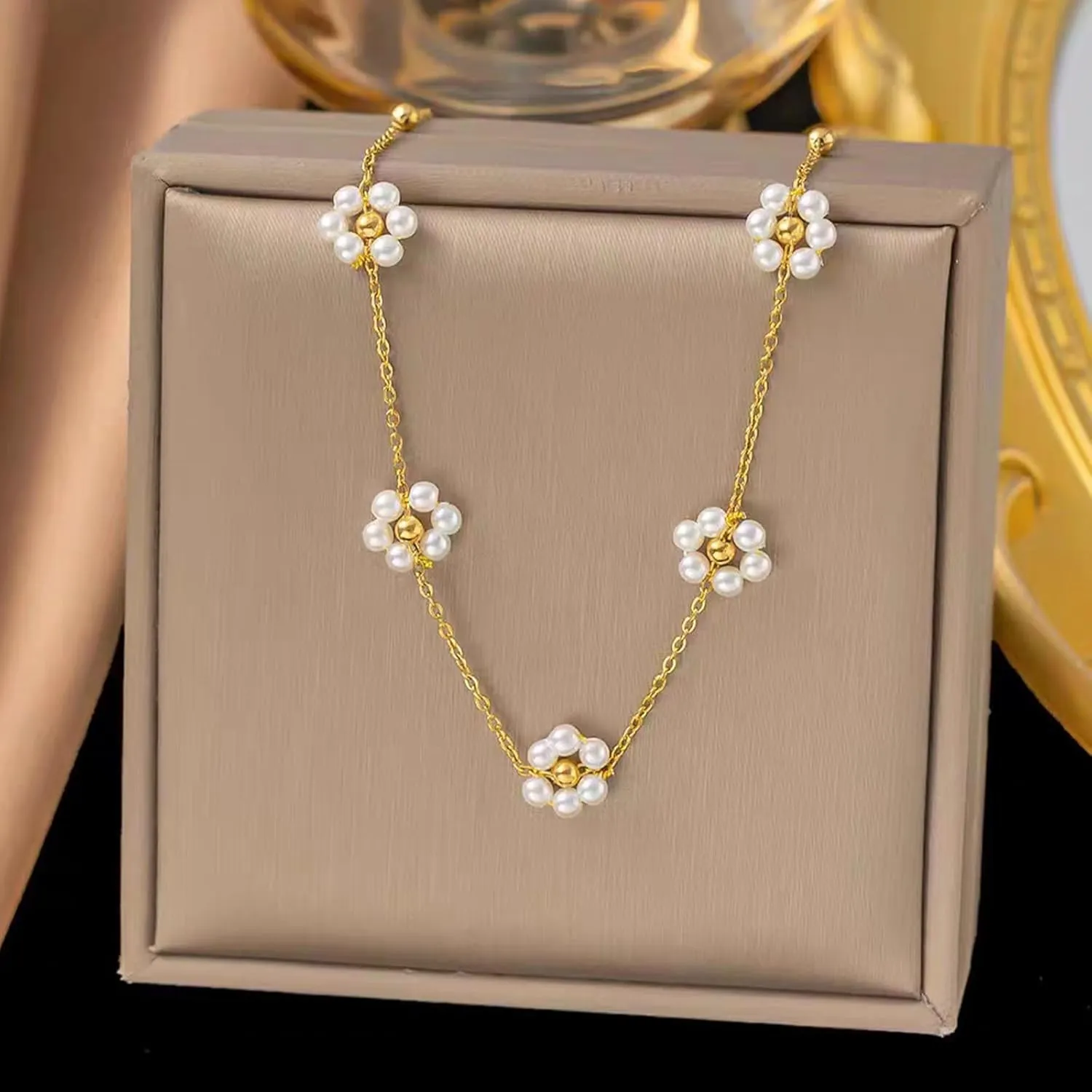 Zeffy Pearl Necklace 4MM/6MM/8MM Dainty Round Imitation Pearl Choker Necklace Wedding Pearl Necklace Delicate Jewelry for Women Simple Bridesmaid Jewelry Gifts